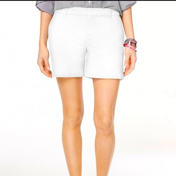 Tommy Hilfiger White Shorts - Picture 1 of 8